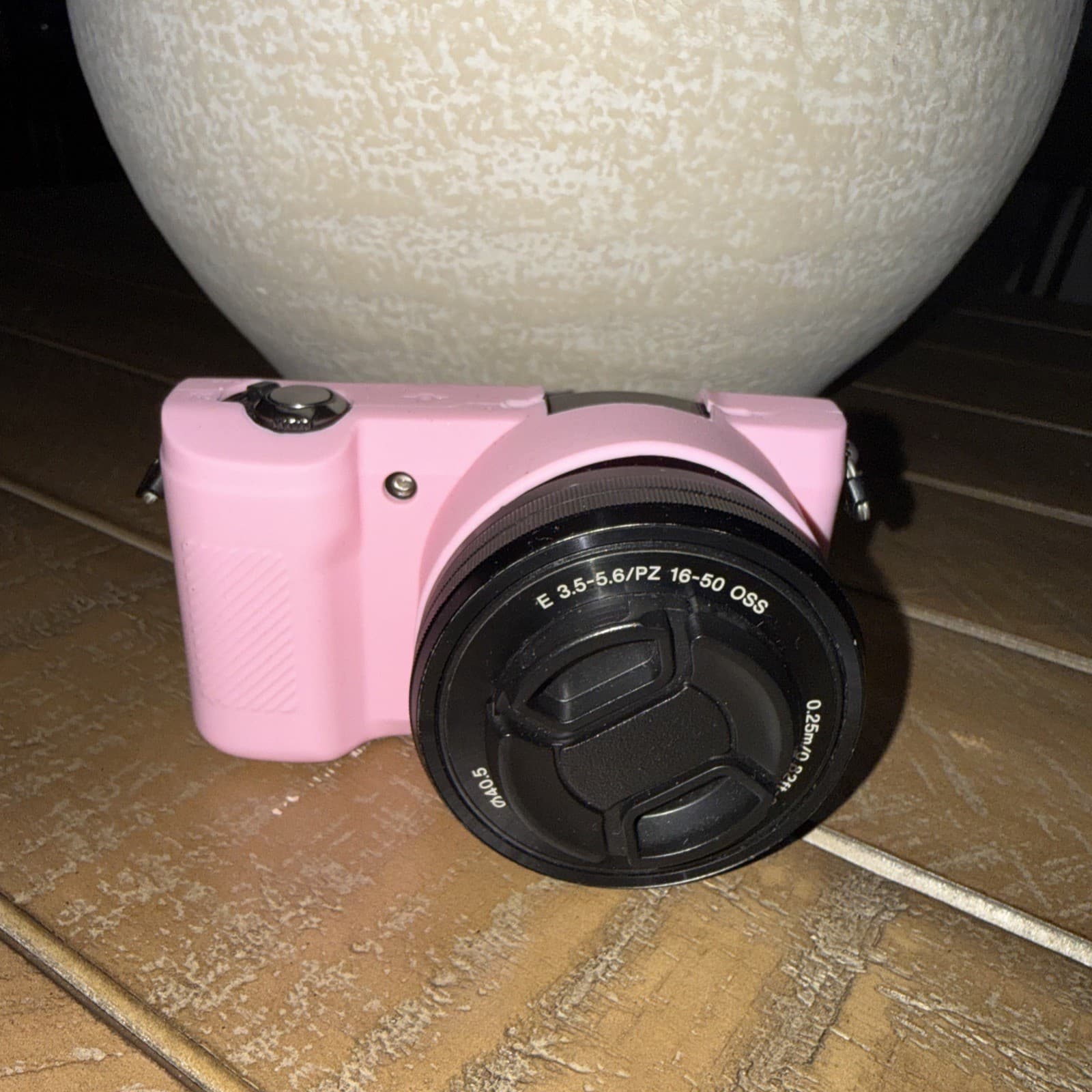 Sony 20.1Mp Flip Screen Mirrorless Digital Camera PZ 16-50mm Lens