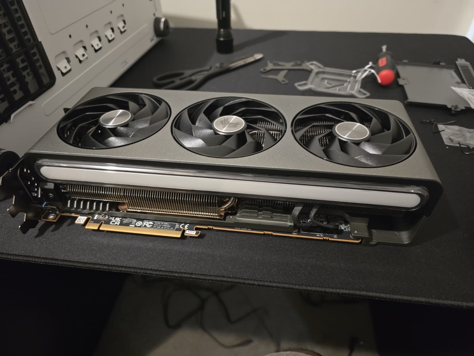 Sapphire NITRO AMD Radeon RX 7900 XTX Vapor-X GDDR6 Graphics Card