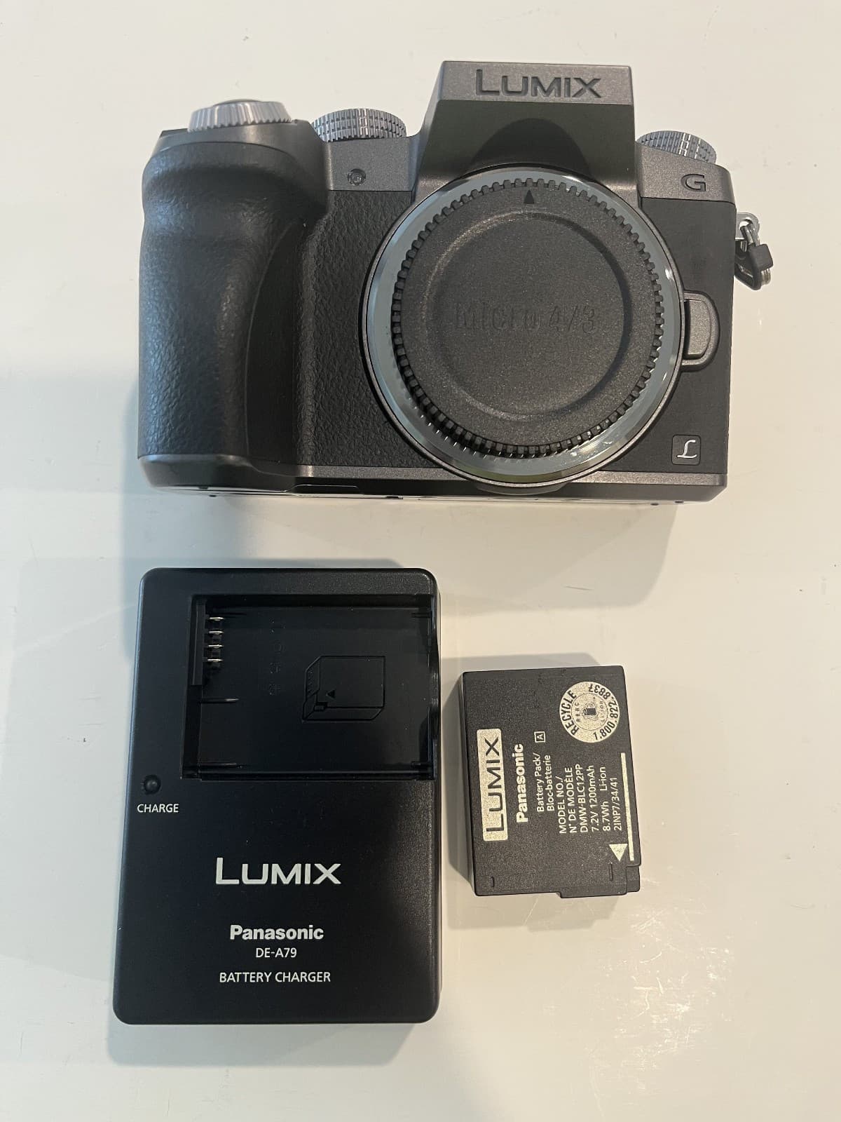Panasonic Lumix DMC-G7 Mirrorless Micro 4 3 Digital Camera Silver Shutter 33