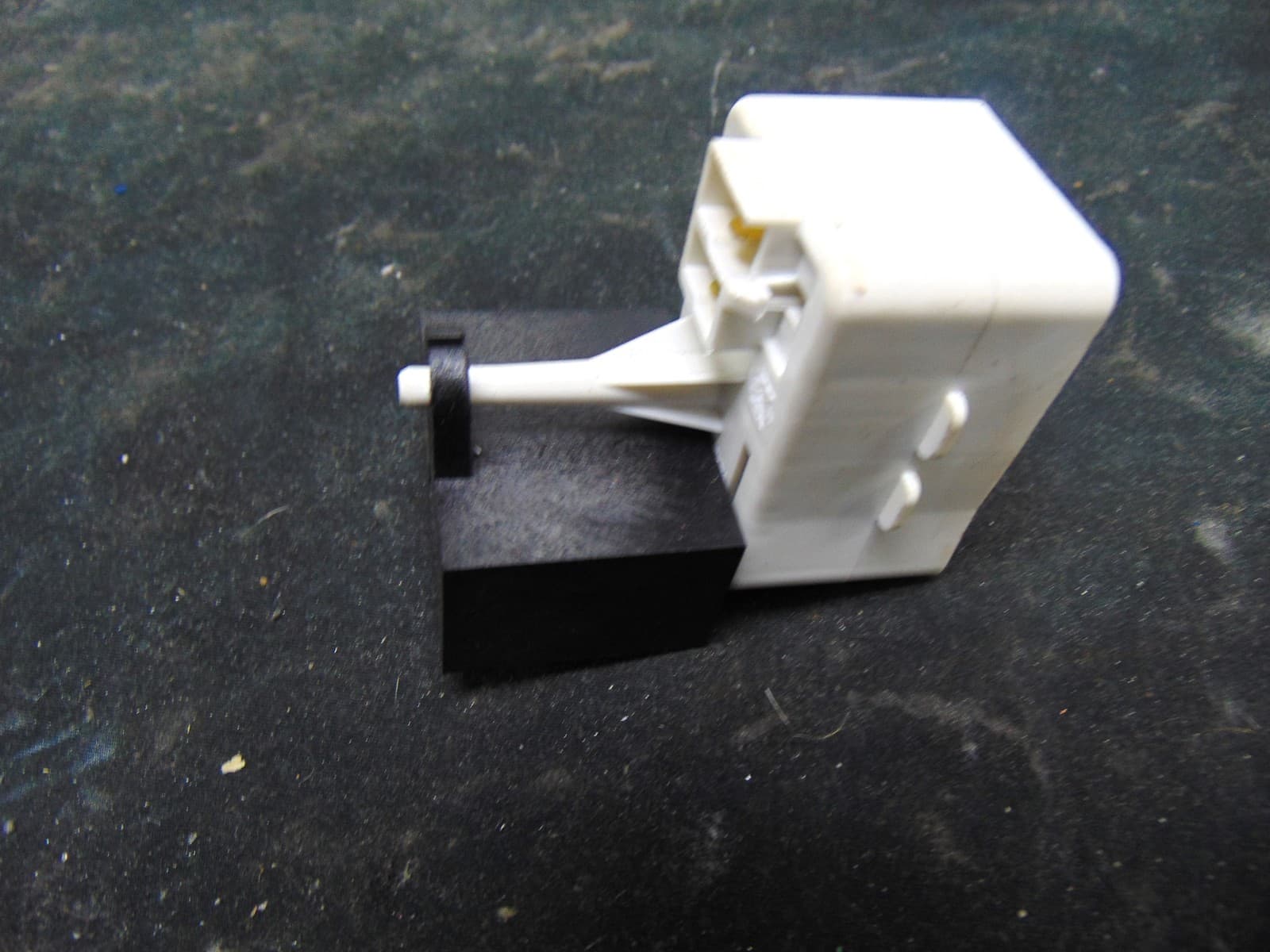 Whirlpool Refrigerator WRT518SZFM05 Capacitor and Starter Relay W10590083