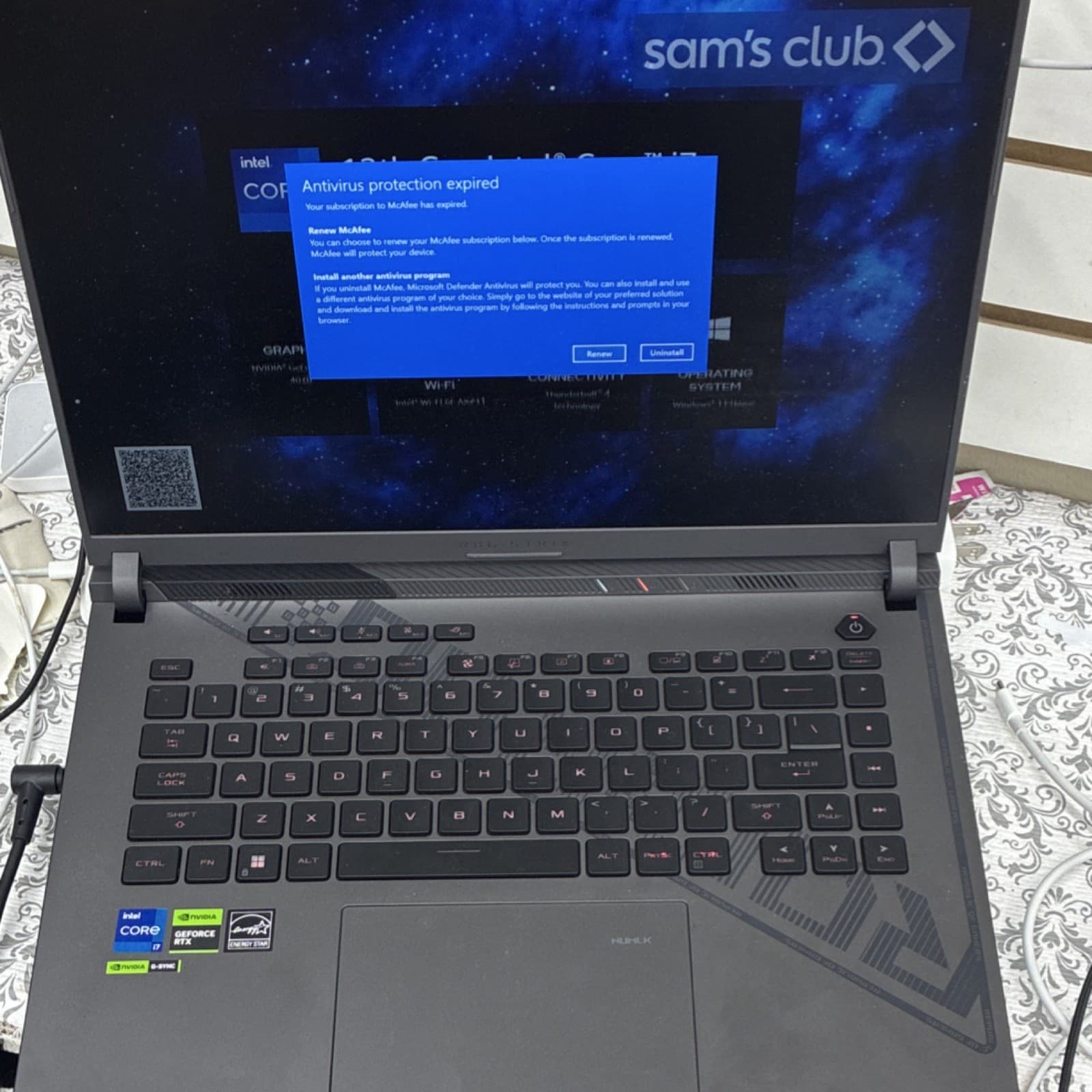 ASUS ROG Intel Core i7 NVIDIA GeForce RTX 17" Windows 2