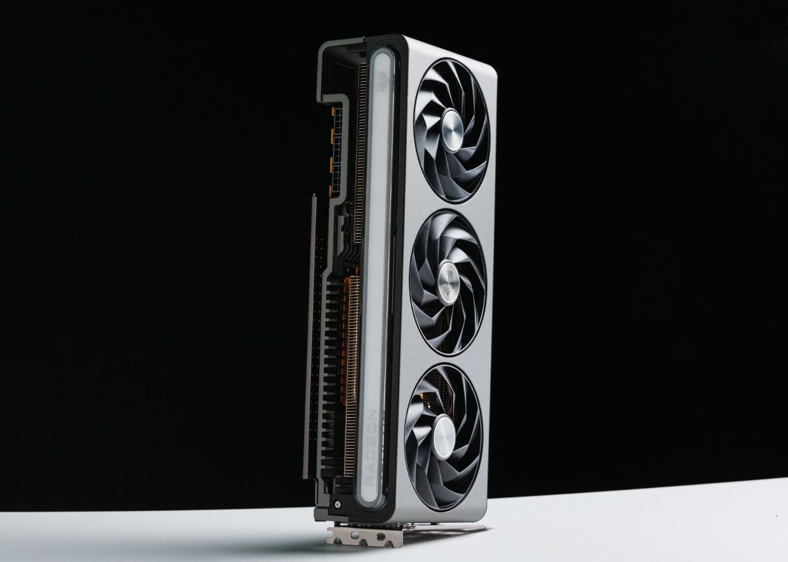 Sapphire NITRO AMD Radeon RX 7900 XTX Vapor-X Gaming Graphics Card GDDR6