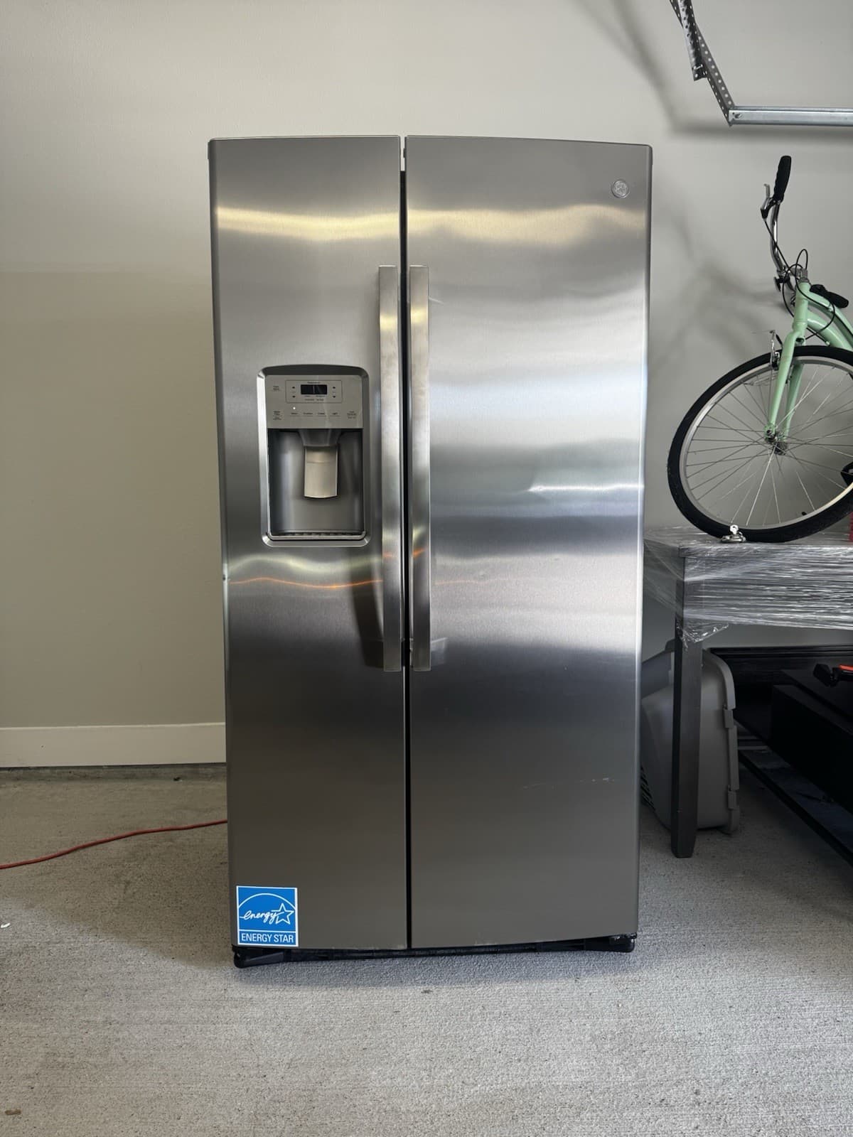 GE GZS22IYNFS 36" Stainless 21.8 Cu.Ft. CD Side By Side Refrigerator NOB